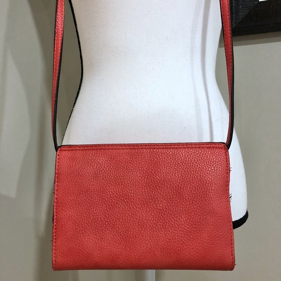 *STEVE MADDEN* Pink Front Snap Clasp Crossbody Bag - Picture 4 of 5